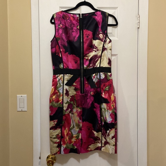 FEMME CARRIERE - Sandra Angellozzi designed Shades of Pink dress - Picture 2 of 3